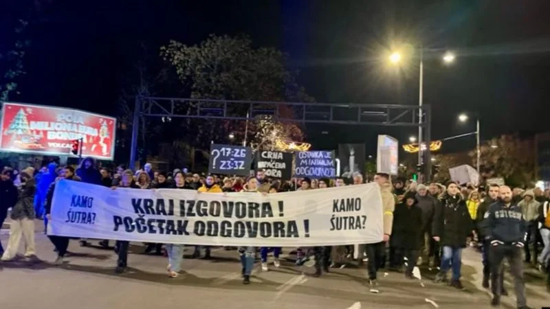 Protestë kundër tenderit për plazhet në Malin e Zi: Ulqini nuk është në shitje